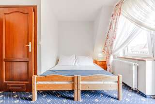 Отели типа «постель и завтрак» Dunajecki Dworek Бялы-Дунаец Трехместный номер-3