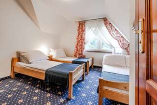 Отели типа «постель и завтрак» Dunajecki Dworek Бялы-Дунаец Четырехместный номер-1