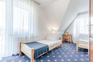 Отели типа «постель и завтрак» Dunajecki Dworek Бялы-Дунаец Трехместный номер-4